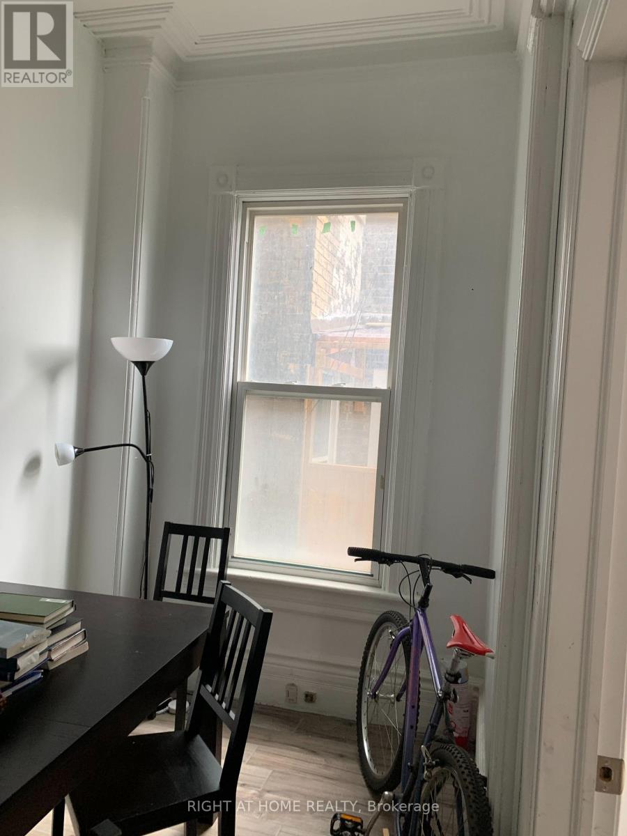 1 - 168 HURON STREET