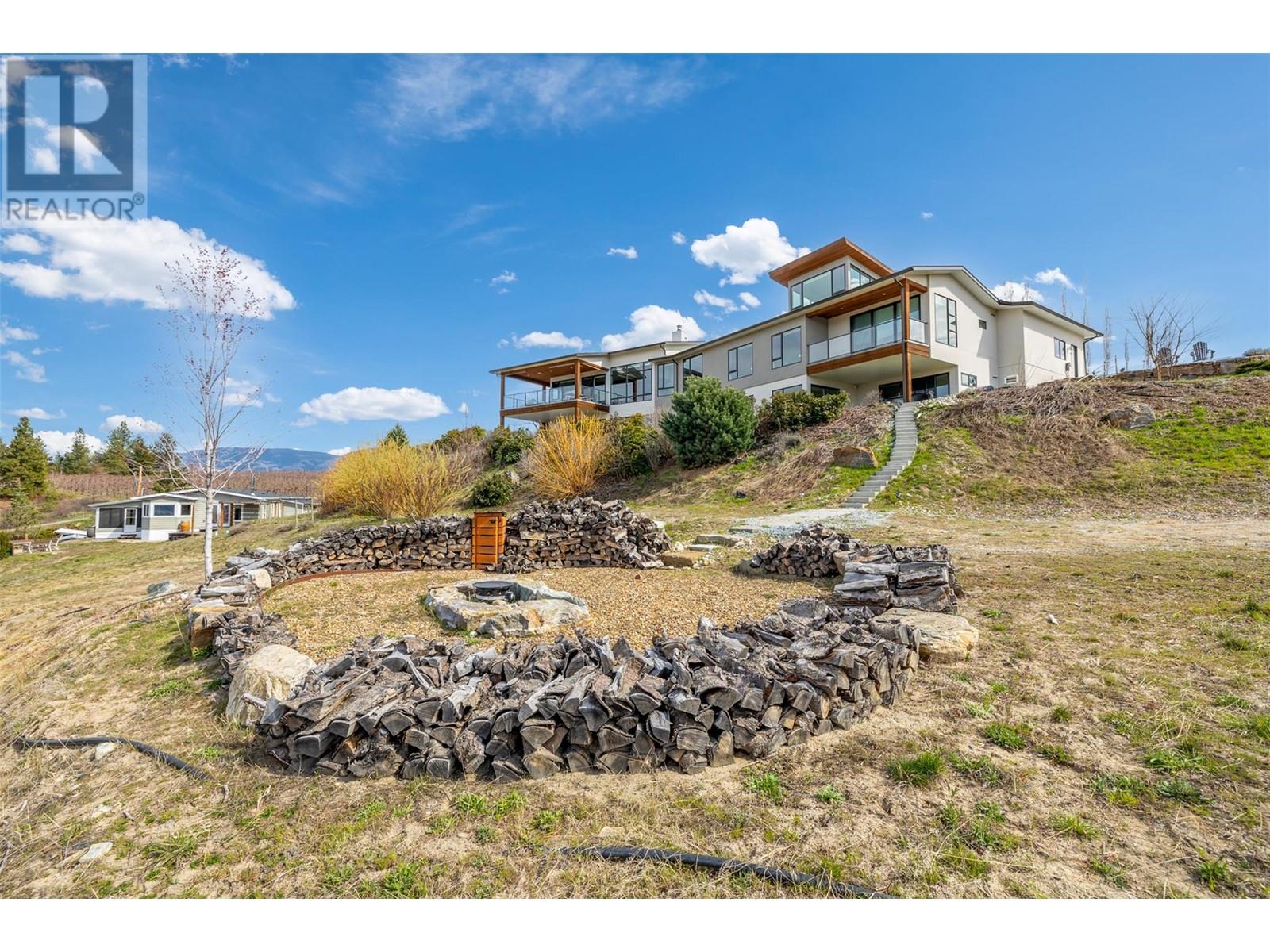 3977/3979 Hart Road