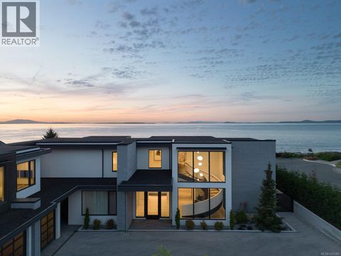 4040 White Rock St Saanich BC V8N2K4