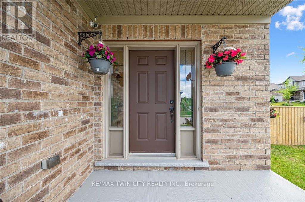 450 APPLEGATE COURT