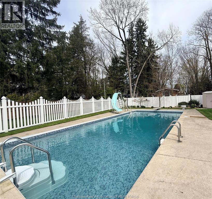 927 Charing Cross ROAD