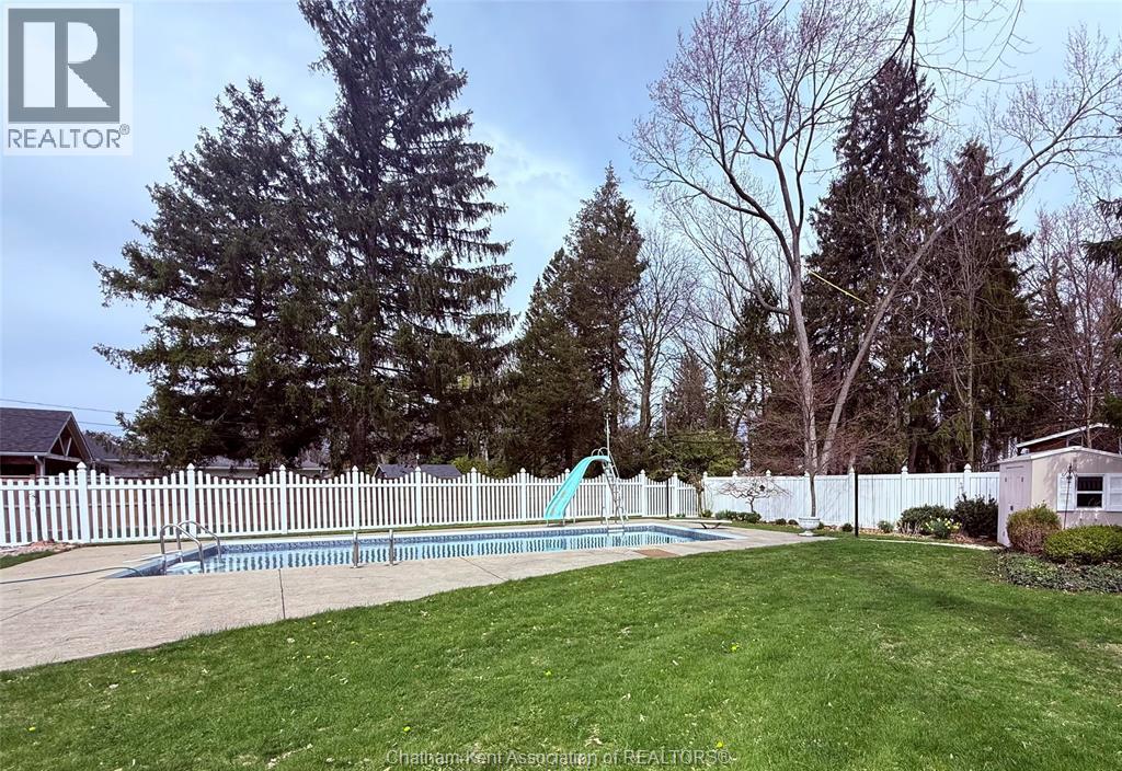 927 Charing Cross ROAD