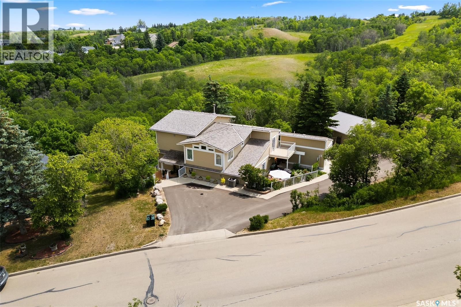 Photo 1 of 50 — 475 James STREET S, Lumsden, SK S0G3C0