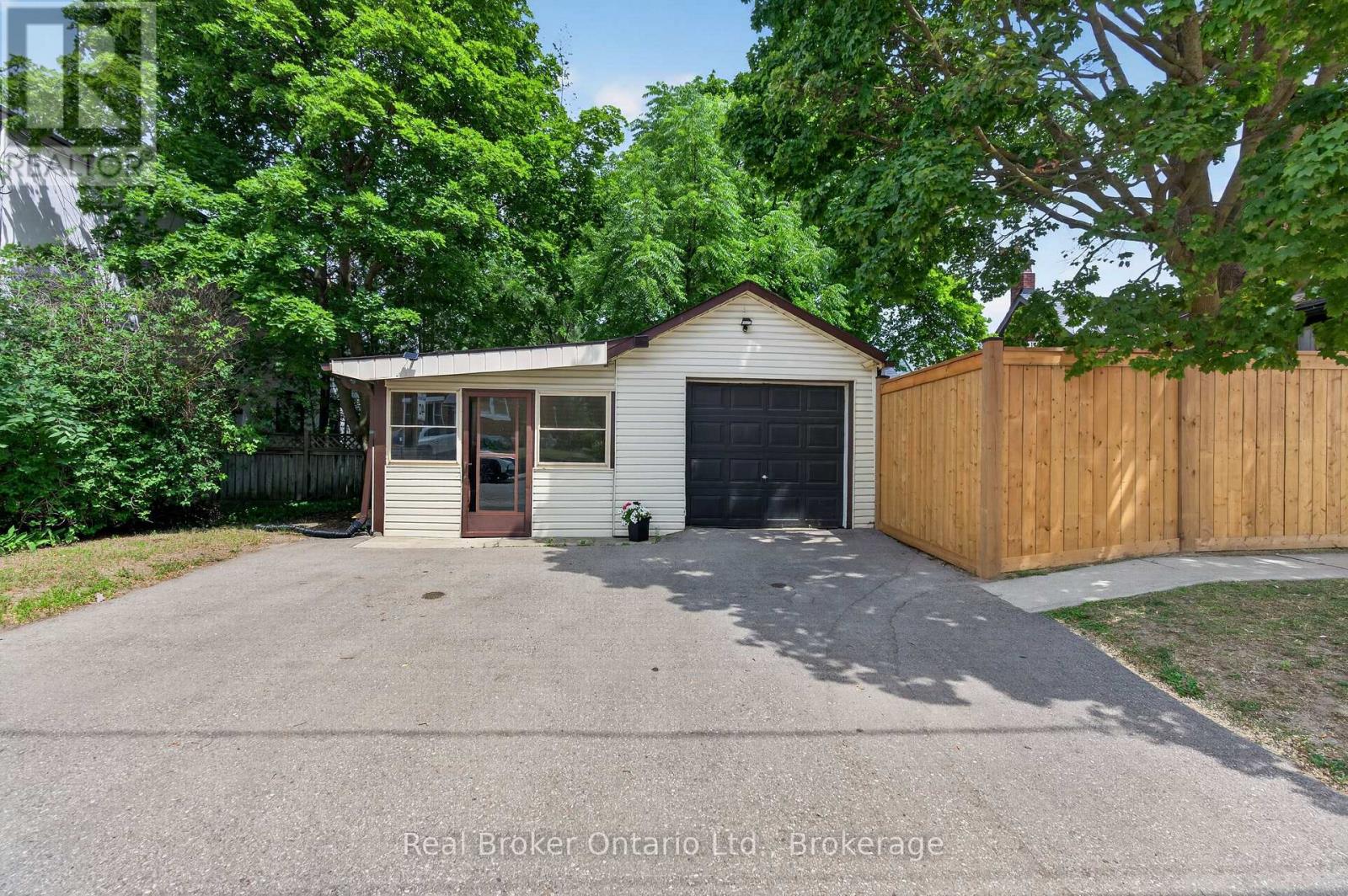 155 LANCASTER STREET W