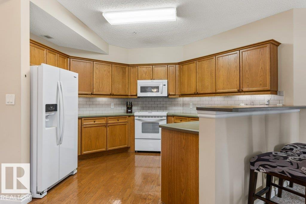 #101 260 STURGEON RD