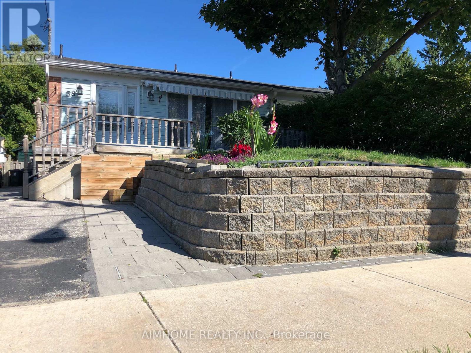 Photo 1 of 9 — 58 NEWLANDS AVENUE, Toronto (Clairlea-Birchmount), ON M1L1R9