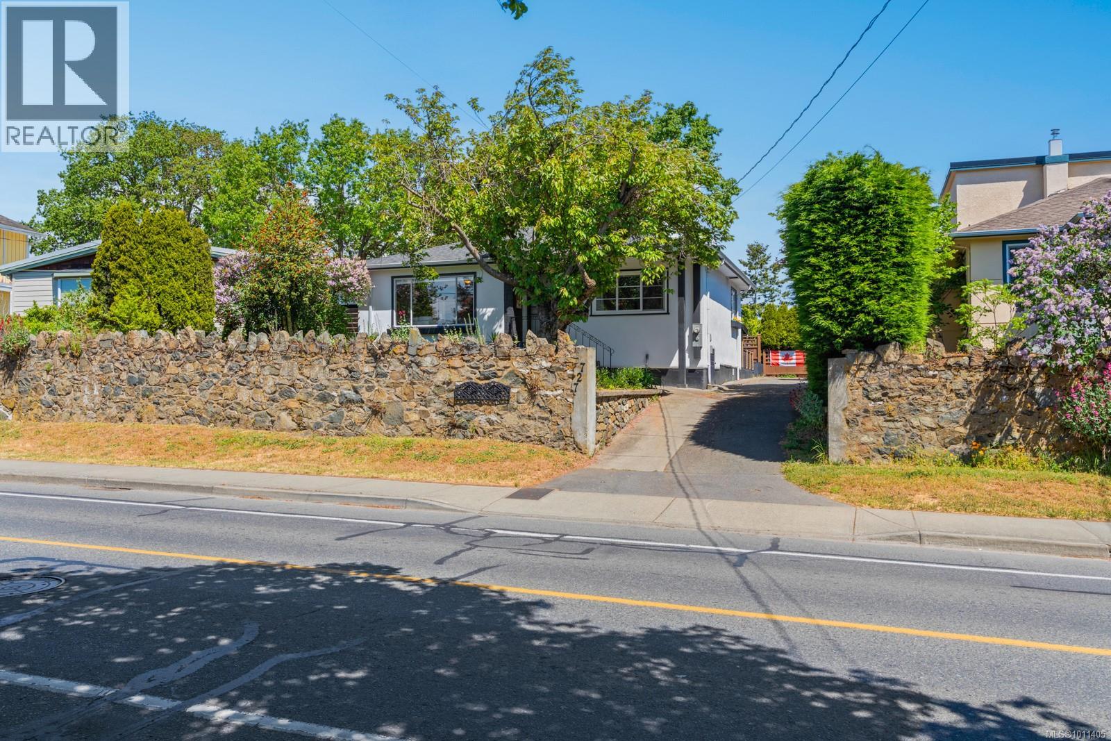 727 Craigflower Rd