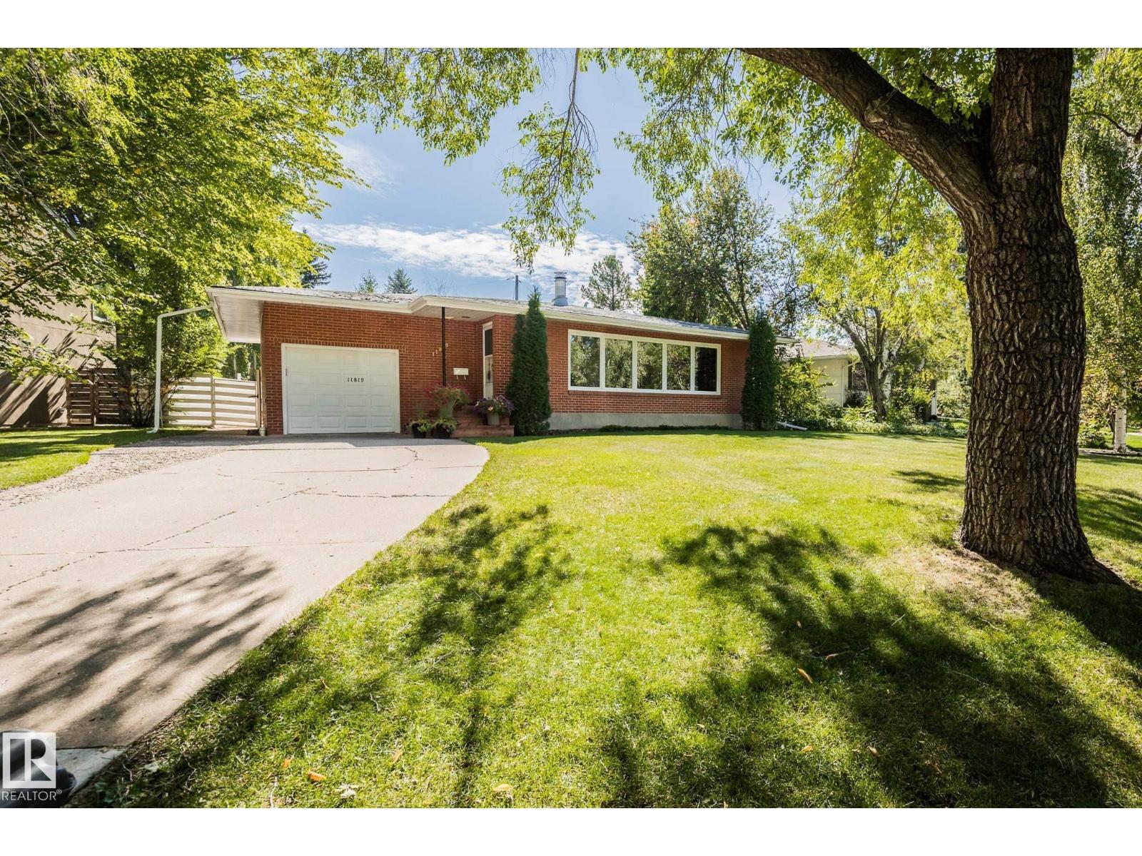 11819 75 AV NW