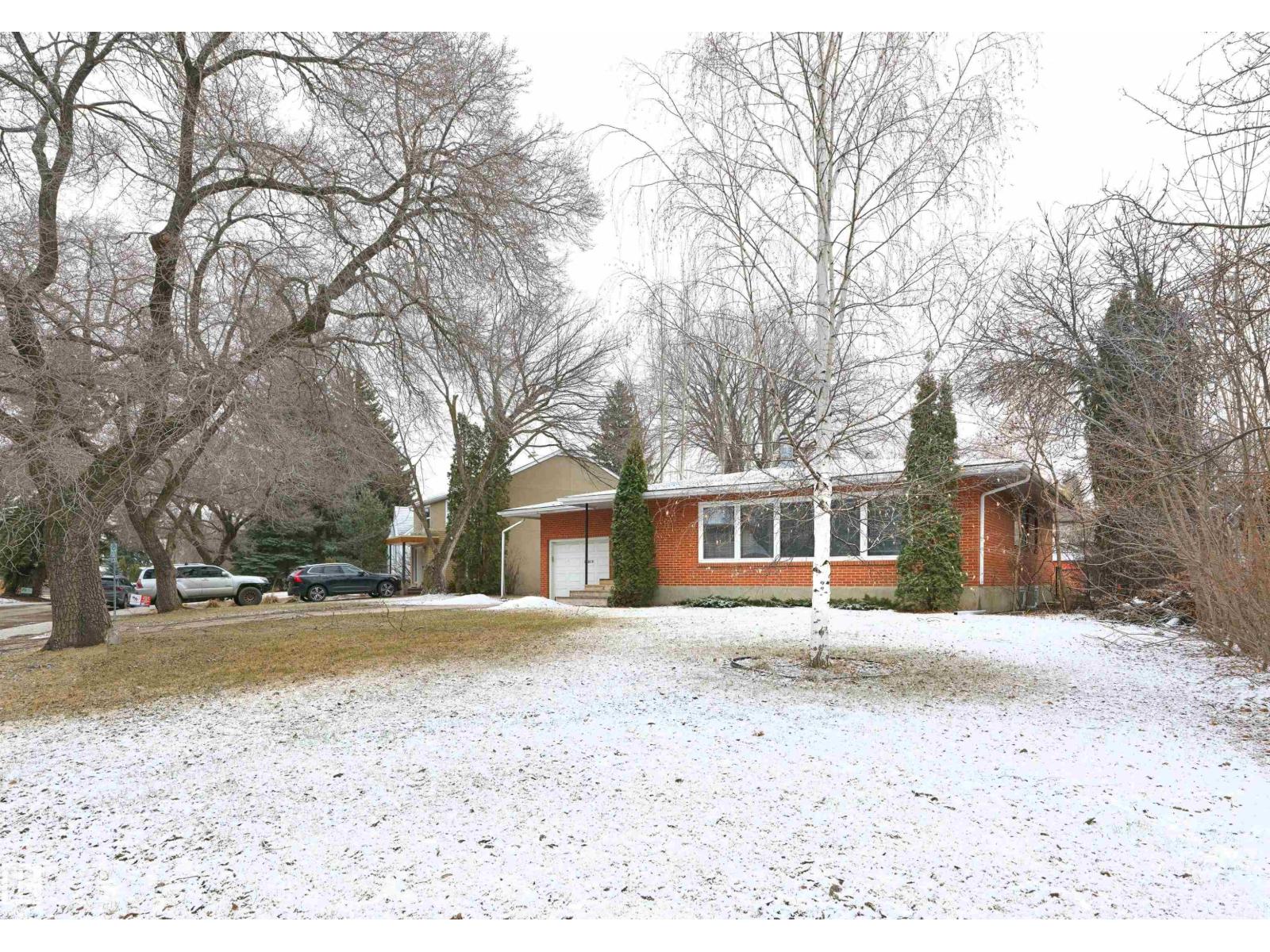 11819 75 AV NW