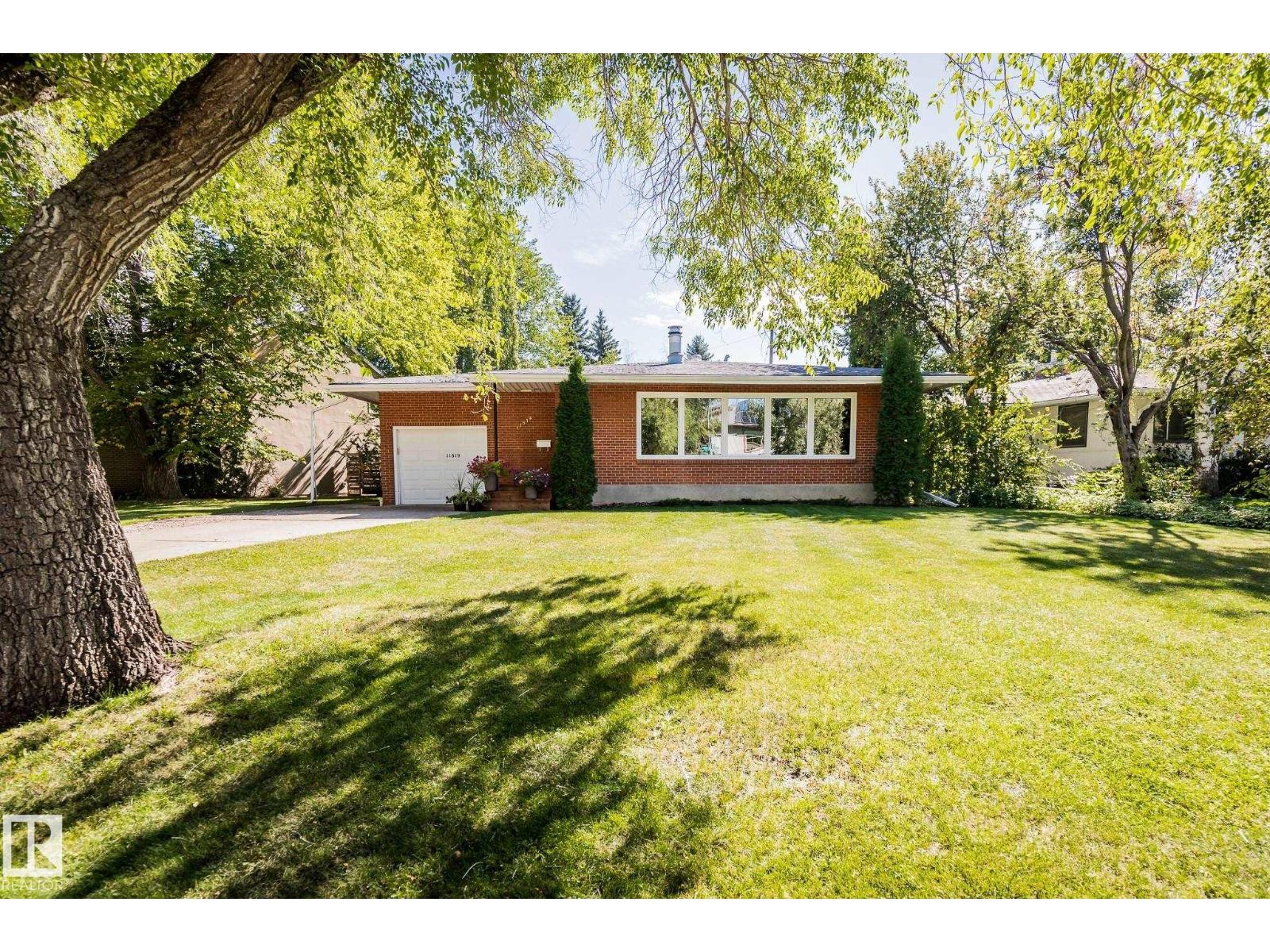 11819 75 AV NW