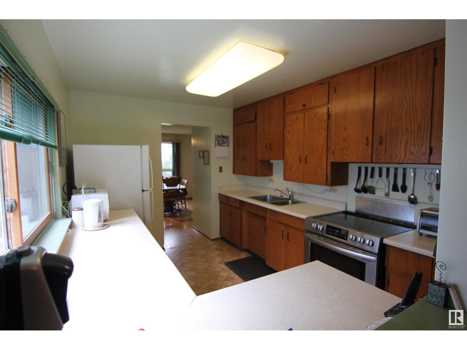 9733 79 AV NW NW