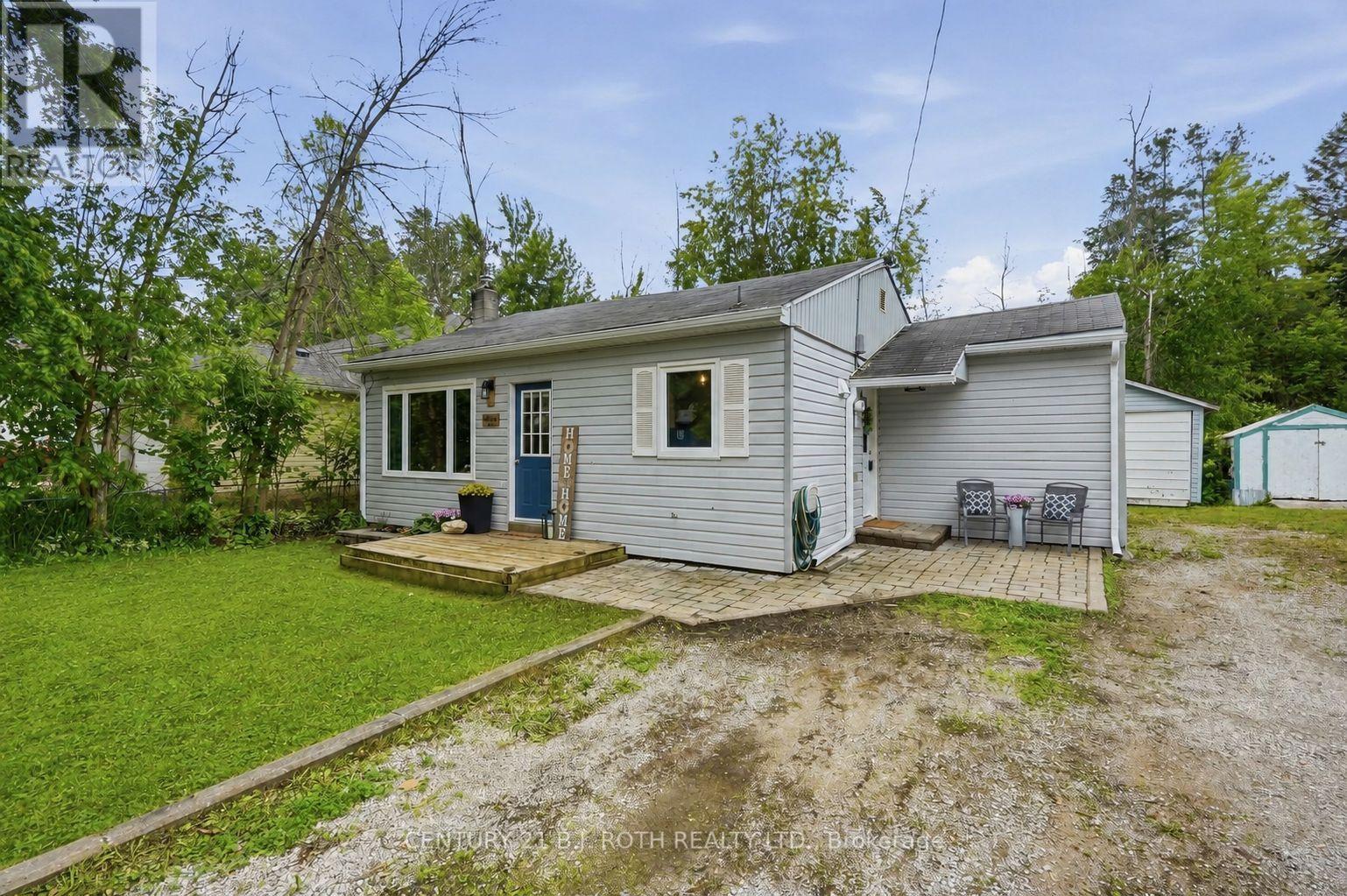 3408 CORONATION AVENUE - Photo 2