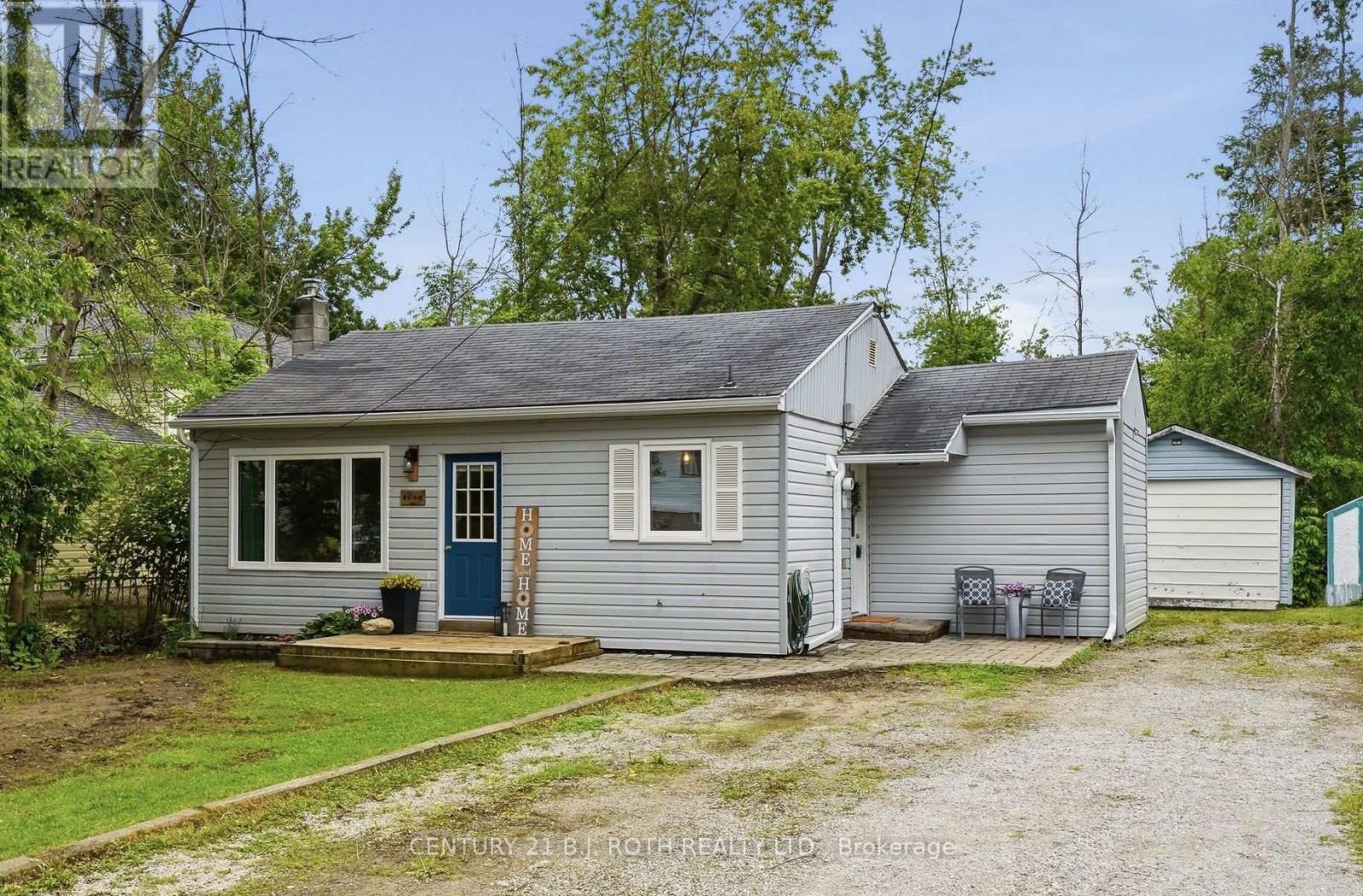 Photo 1 of 33 — 3408 CORONATION AVENUE, Severn (West Shore), ON L0K1G0