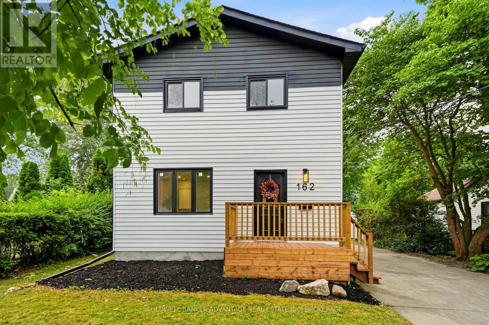 162 DUFFERIN STREET E