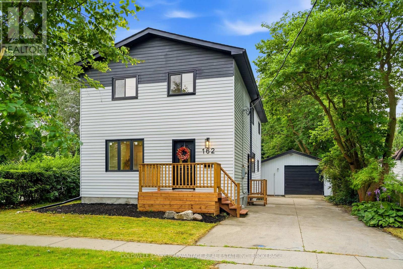 162 DUFFERIN STREET E