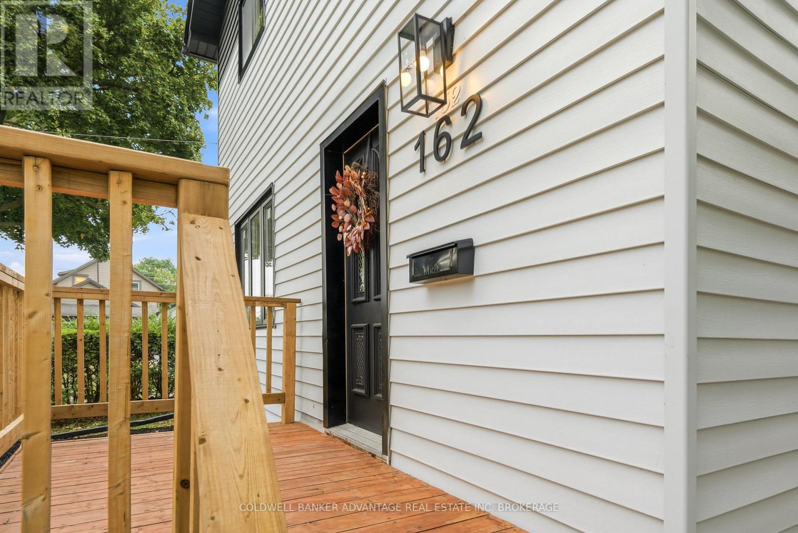162 DUFFERIN STREET E