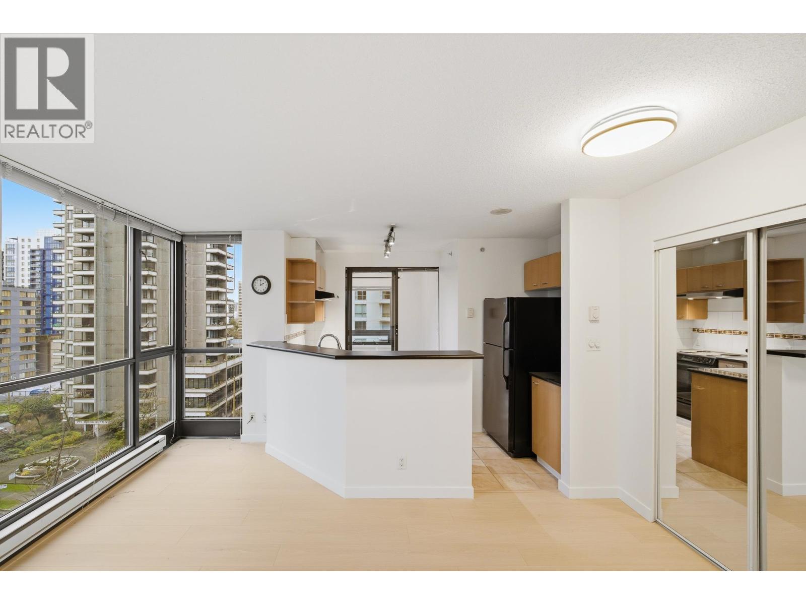 802 1367 ALBERNI STREET