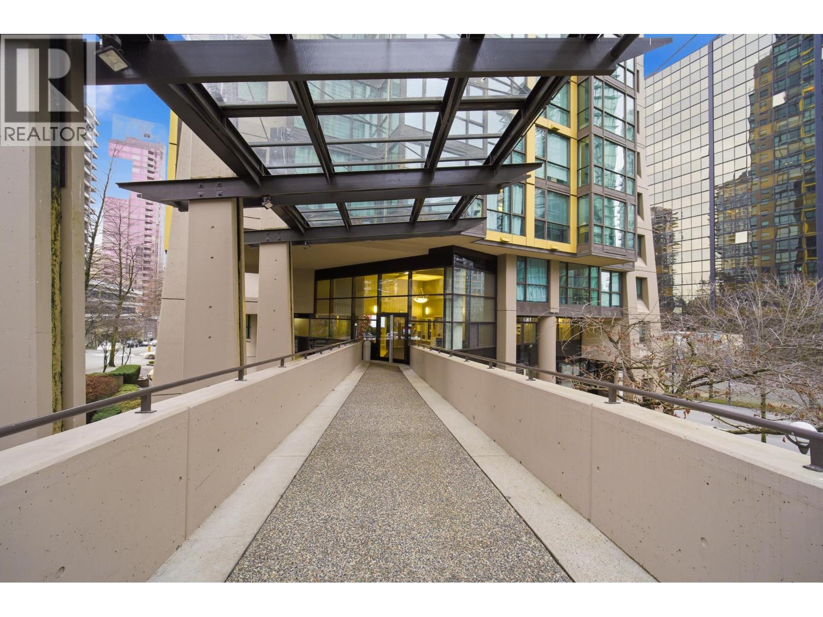 802 1367 ALBERNI STREET