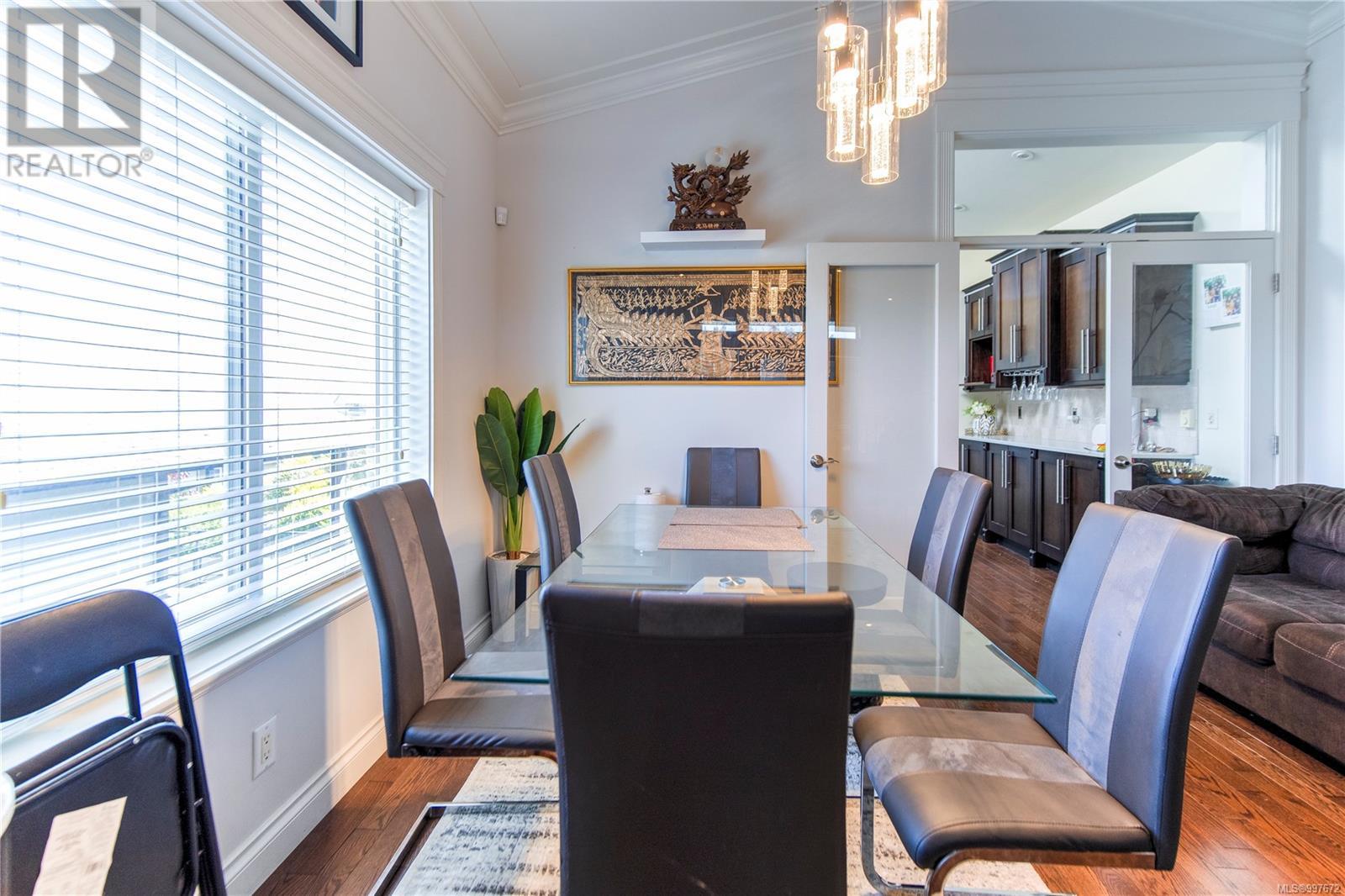 3433 Mary Anne Cres