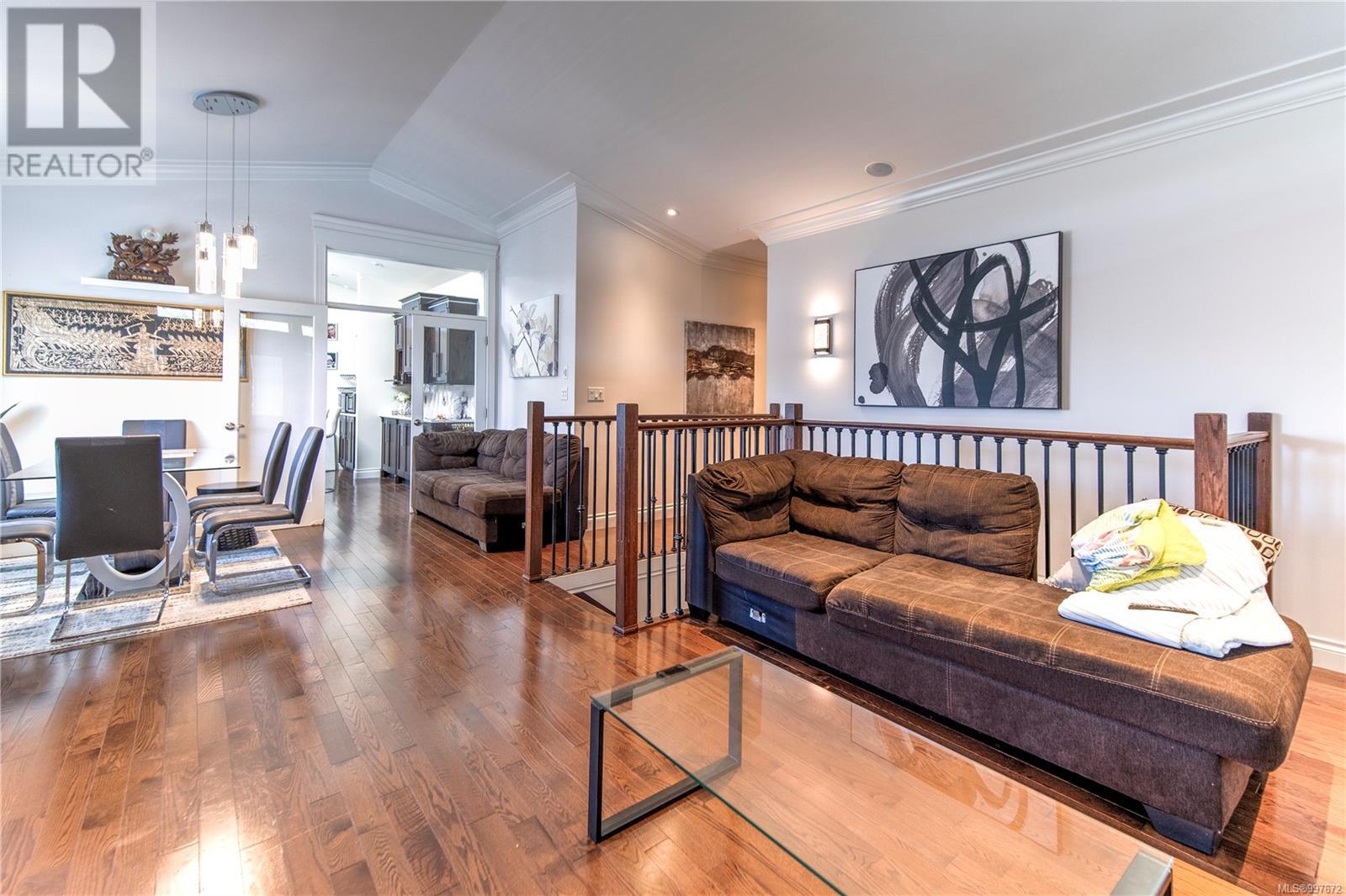 3433 Mary Anne Cres