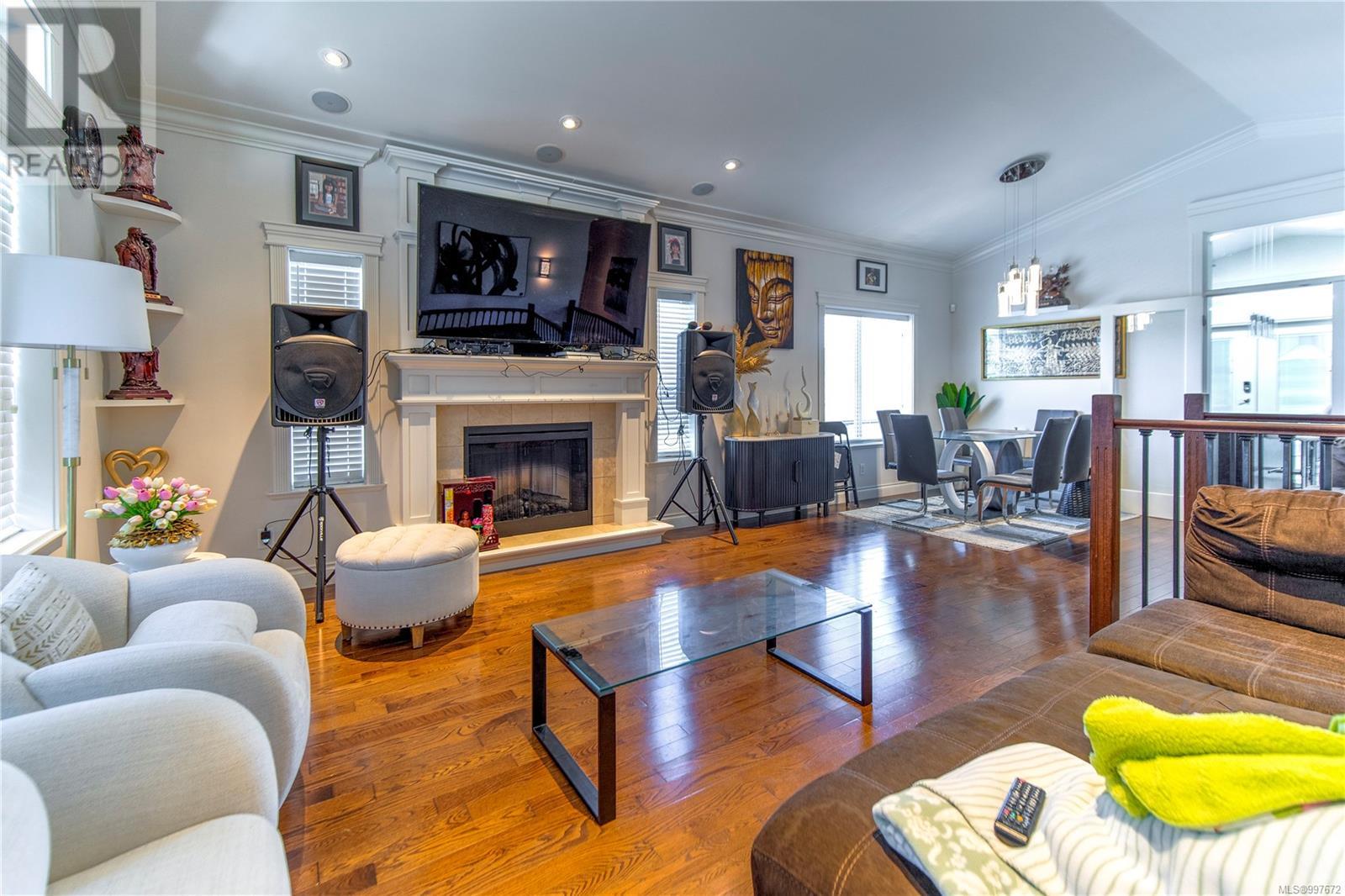3433 Mary Anne Cres