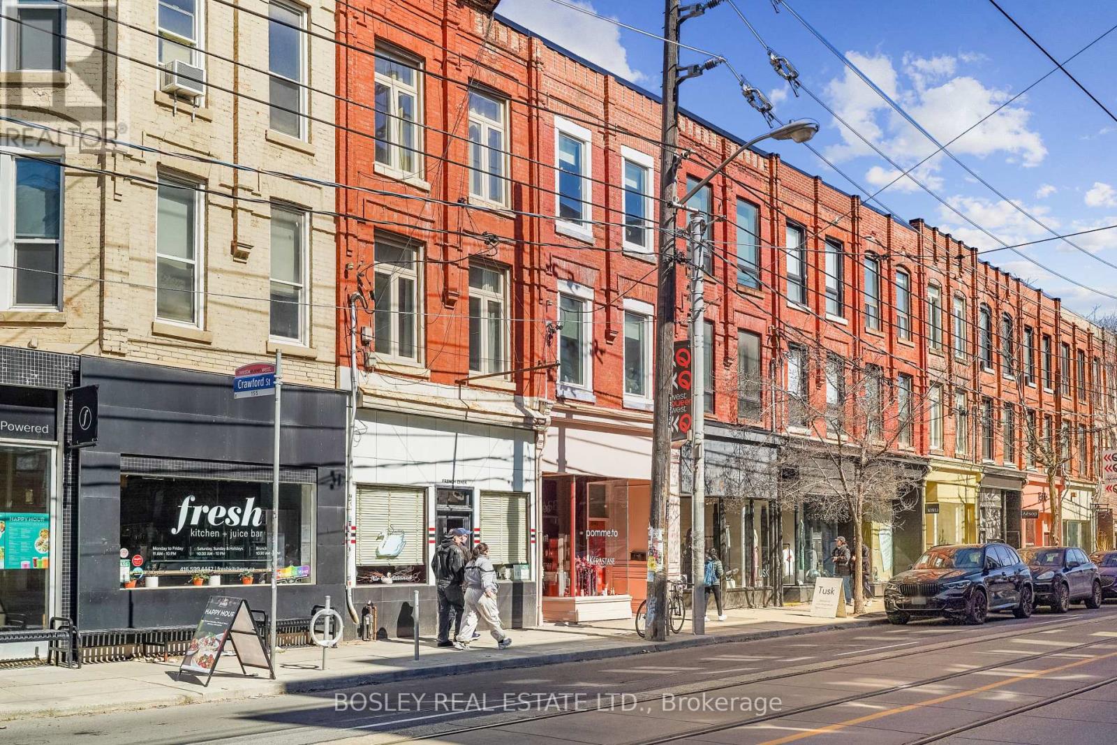 890 QUEEN STREET W