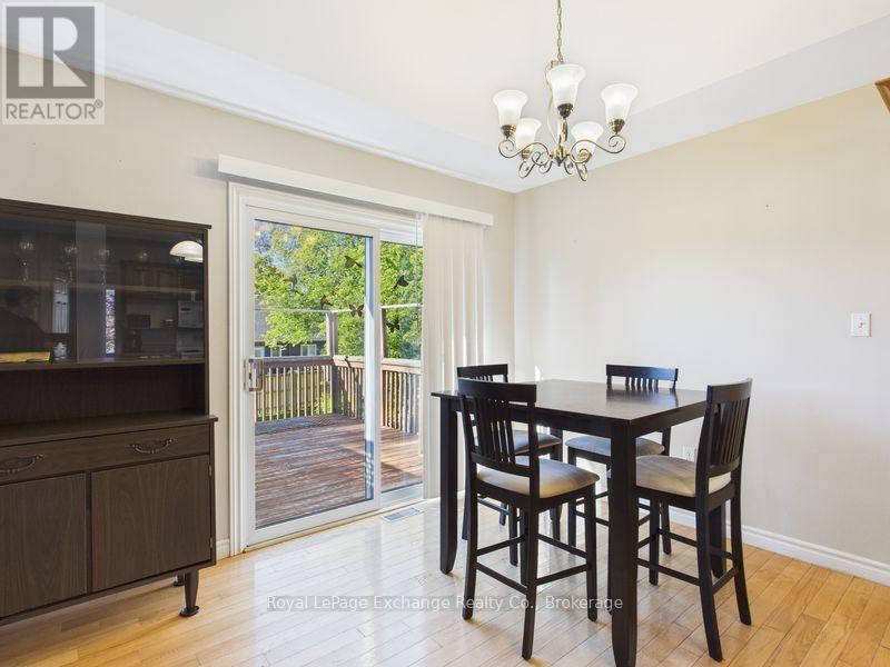 UPPER - 378 DUNCAN PLACE