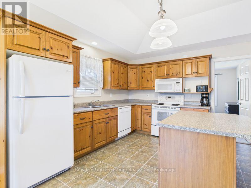 UPPER - 378 DUNCAN PLACE