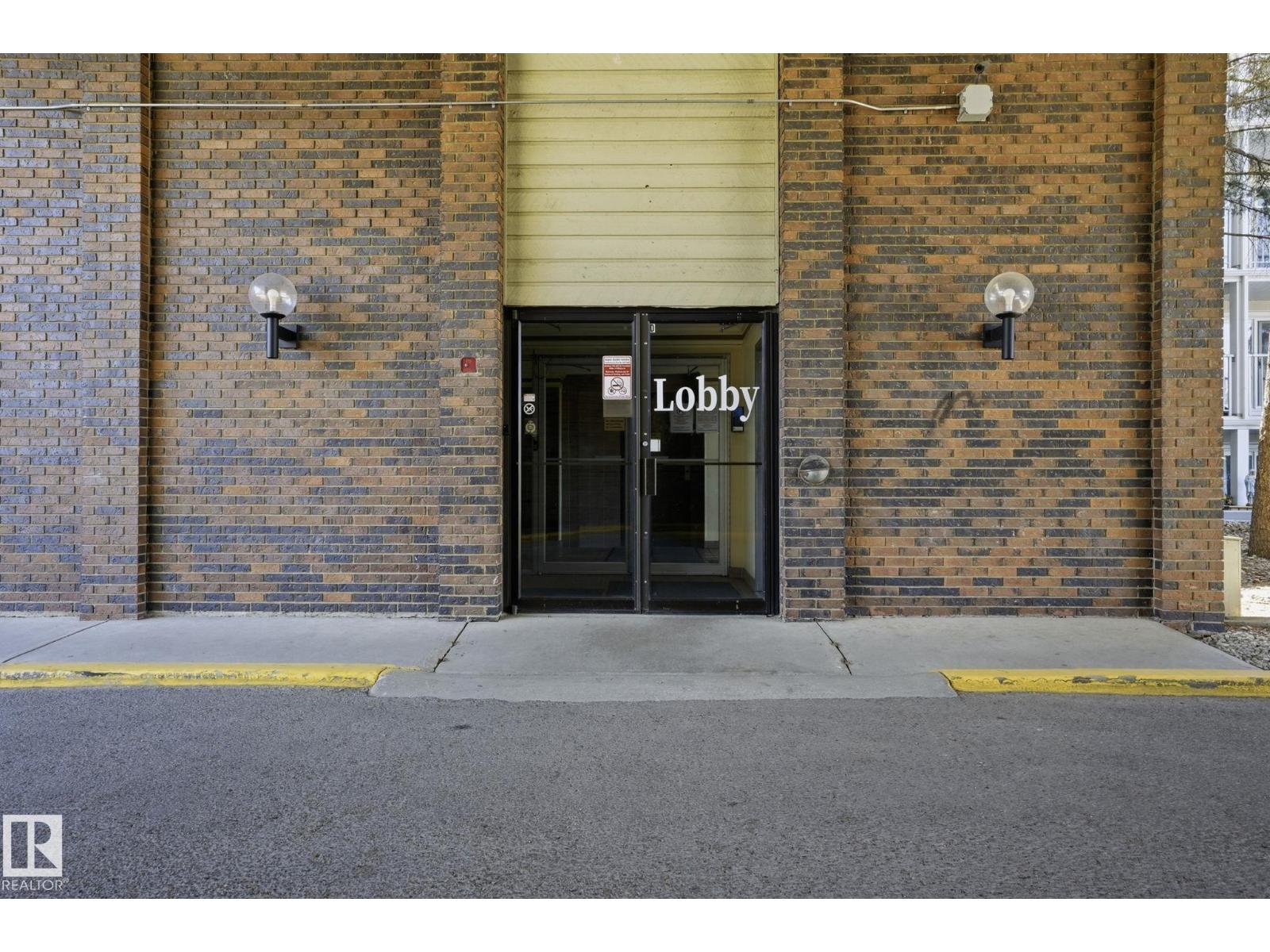 #422 4404 122 ST NW