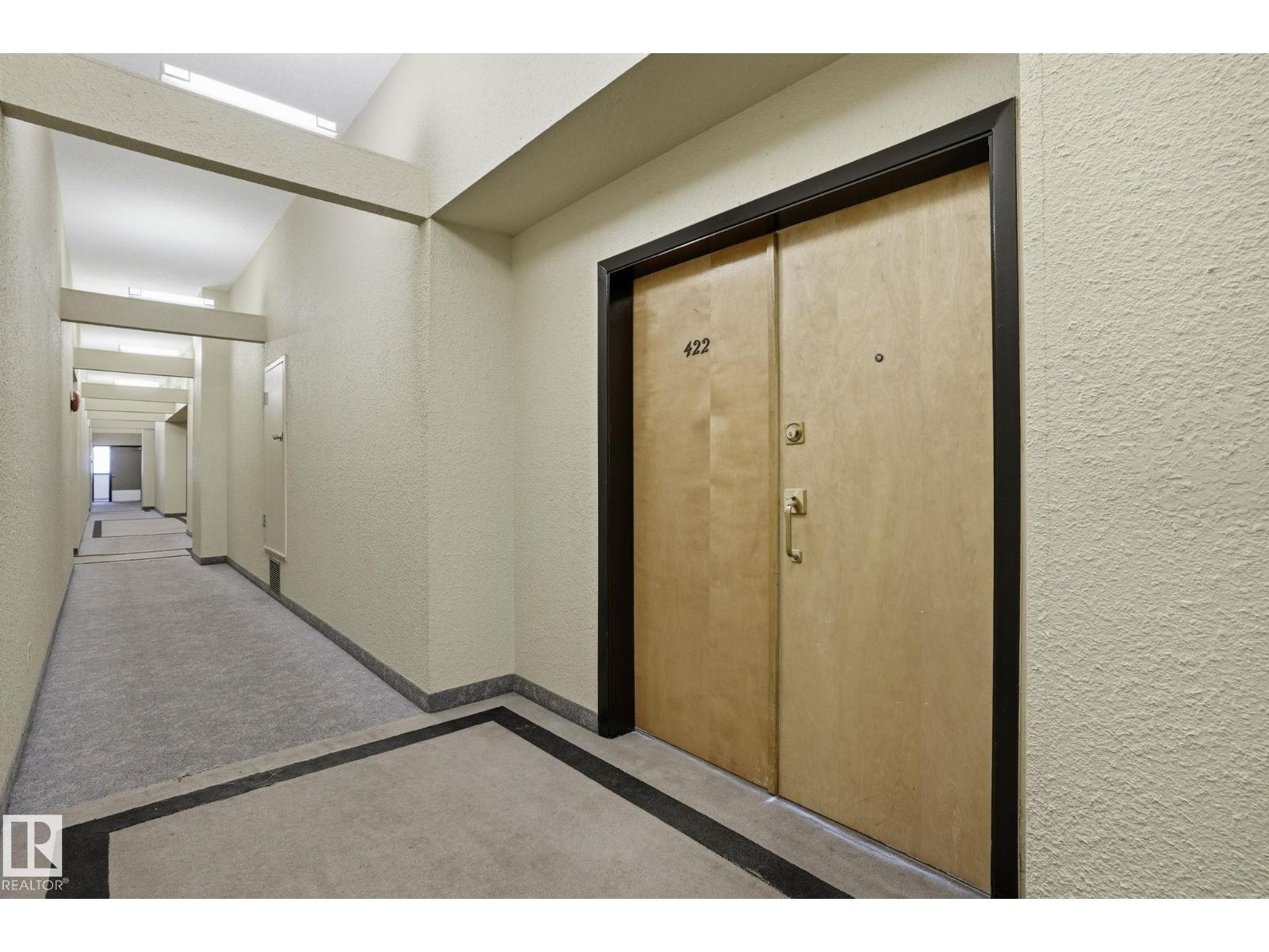 #422 4404 122 ST NW