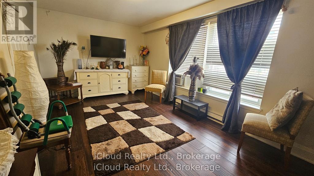 Photo 1 of 4 — ROOM 1 - 1847 LAWRENCE AVENUE E Unit ROOM 1, Toronto (Wexford-Maryvale), ON M1R2Y3