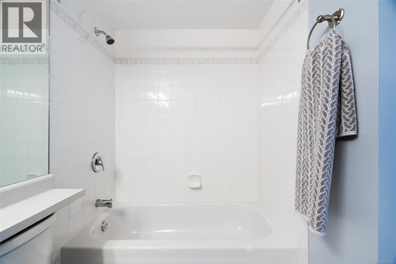 1009 835 View St
