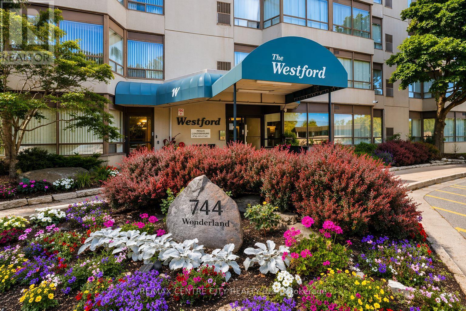602 - 744 WONDERLAND ROAD S