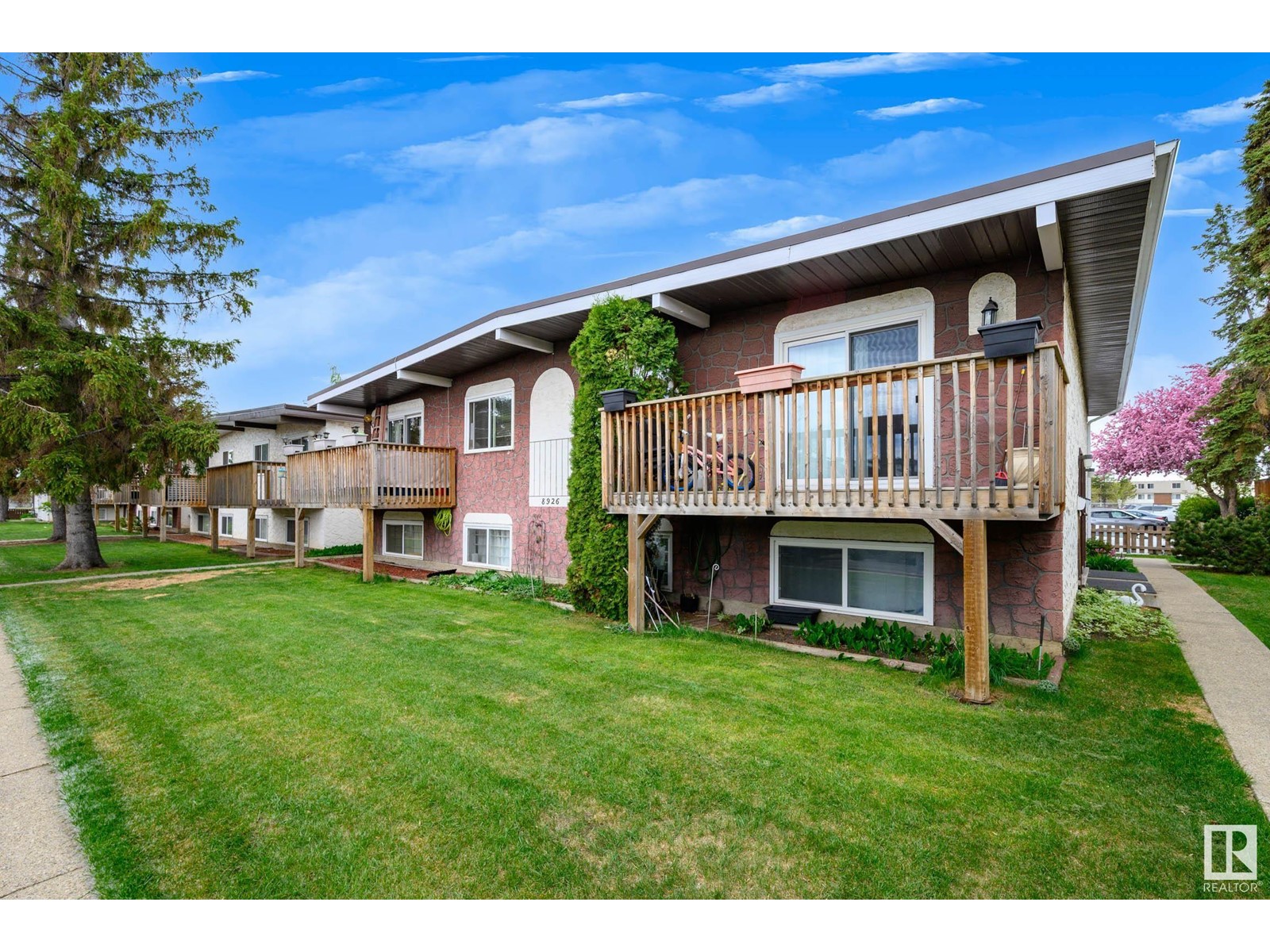 8926A 144 AV NW