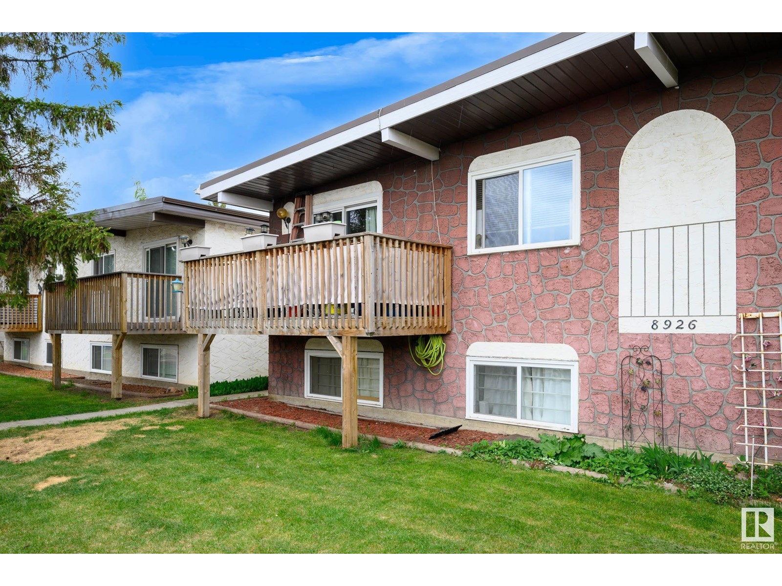 8926A 144 AV NW
