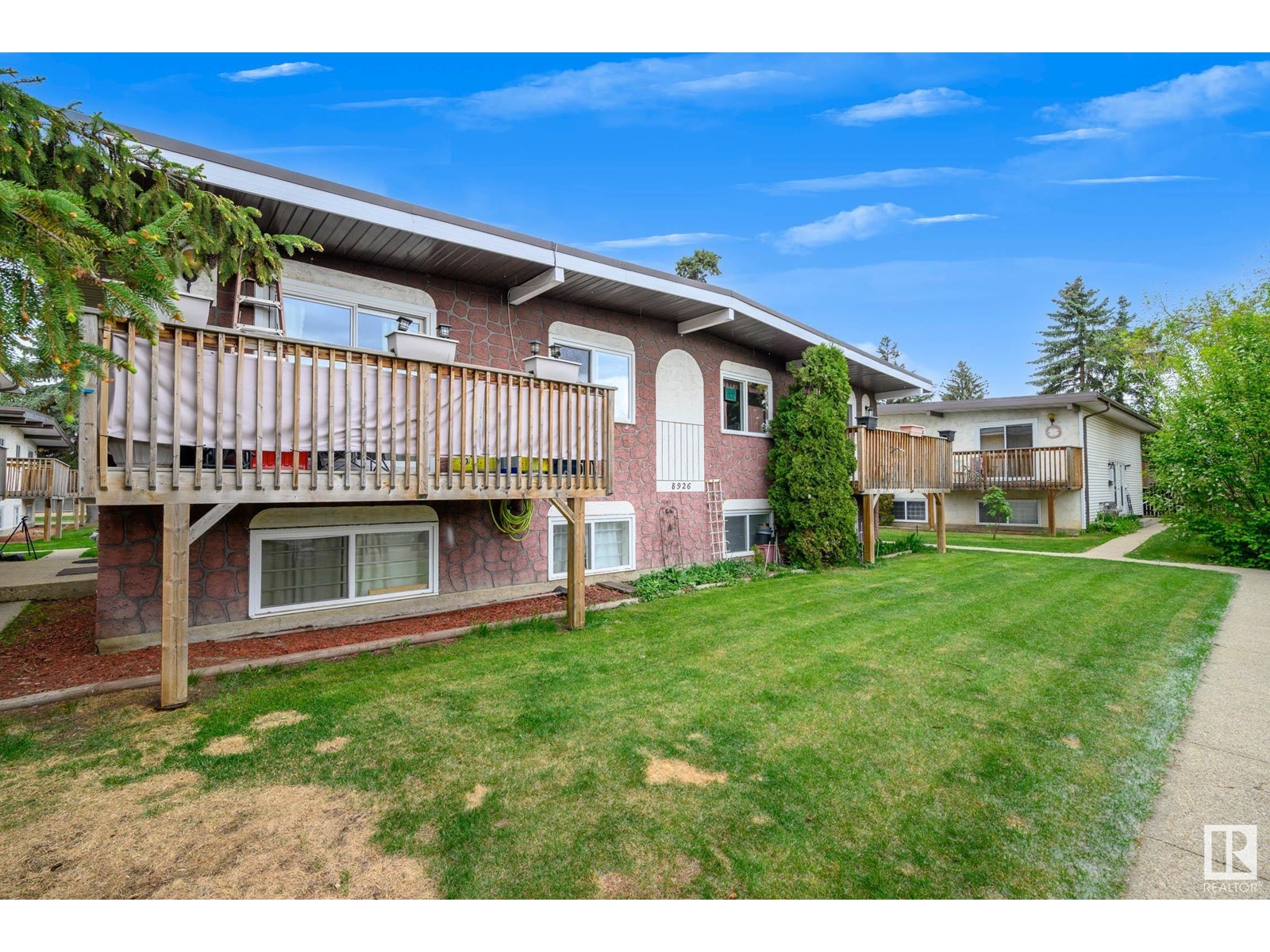 8926A 144 AV NW