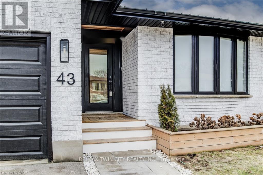 43 SOUTHVIEW CRESCENT