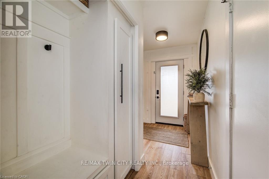 43 SOUTHVIEW CRESCENT