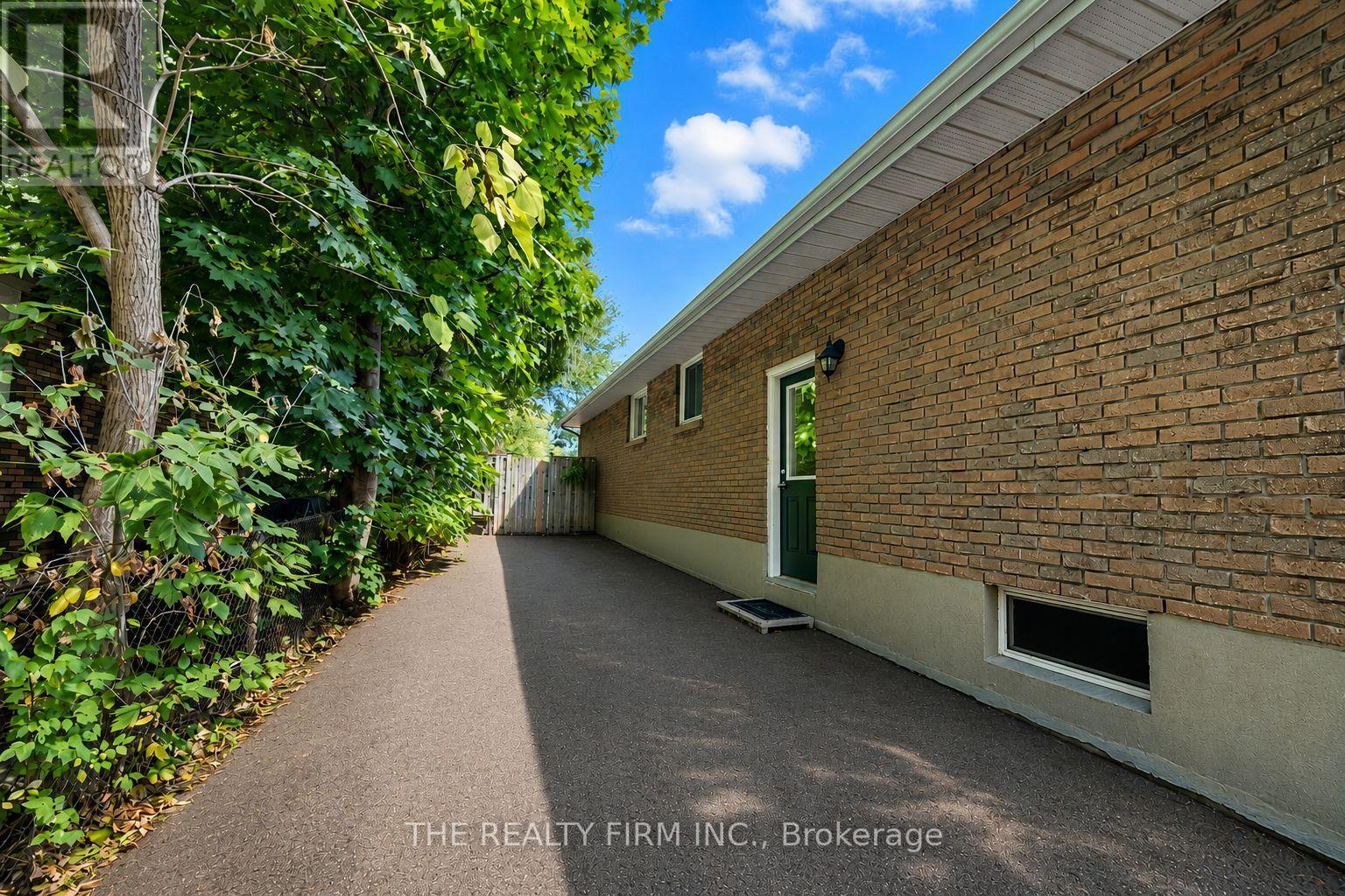 2 NOEL AVENUE