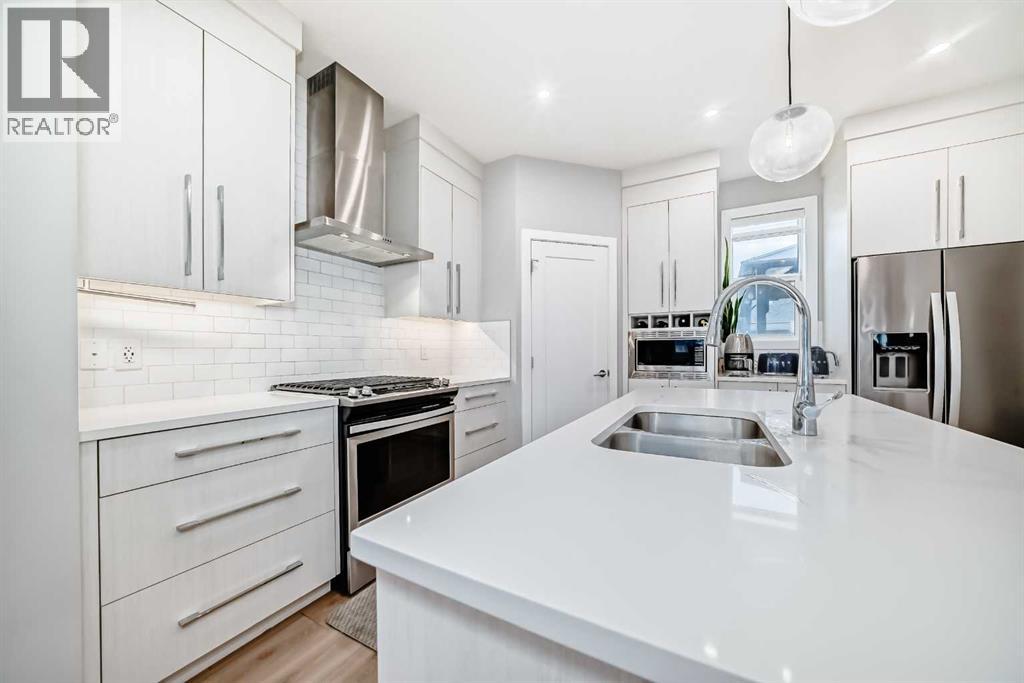 896 WEST LAKEVIEW Drive