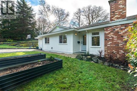 4285 Caen Rd Saanich BC V8X3S5