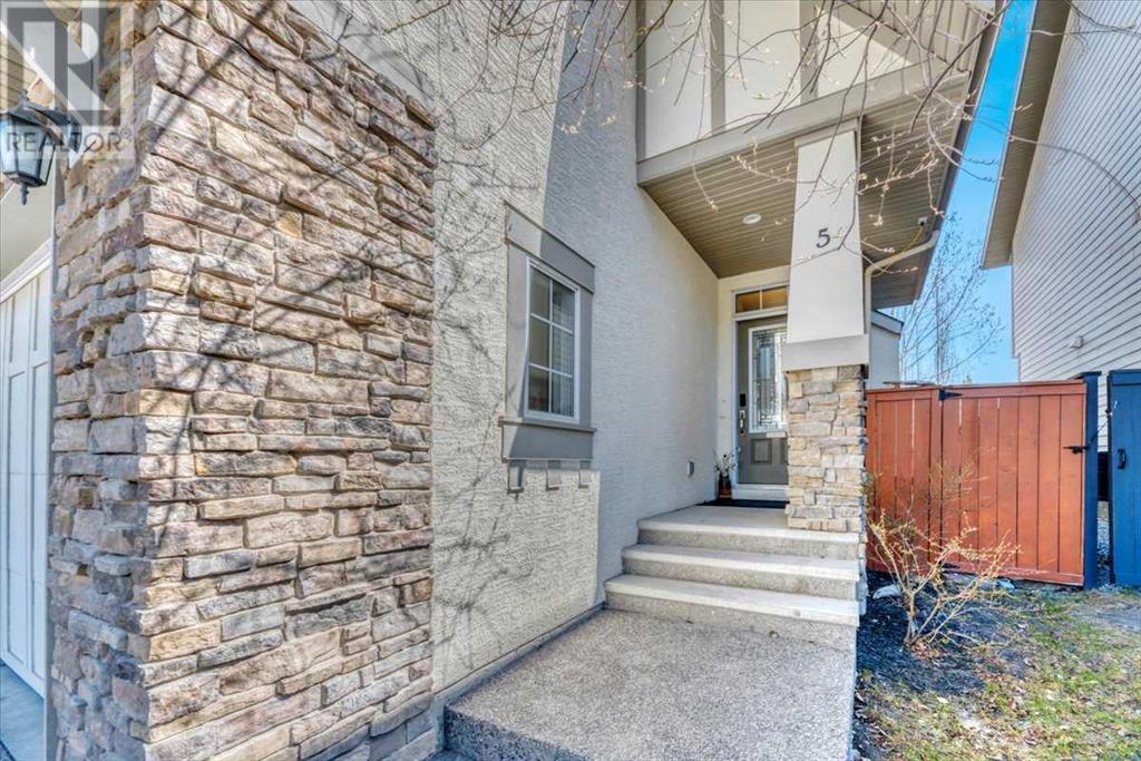 5 Riviera Crescent