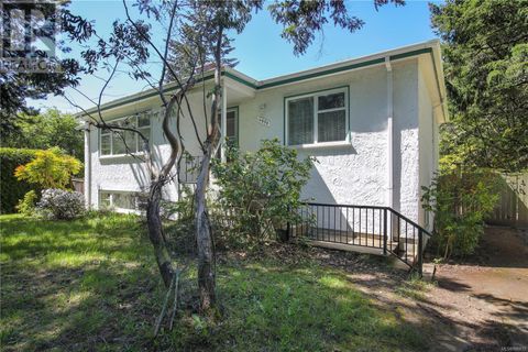 4090 Gordon Head Rd Saanich BC V8N3Y1