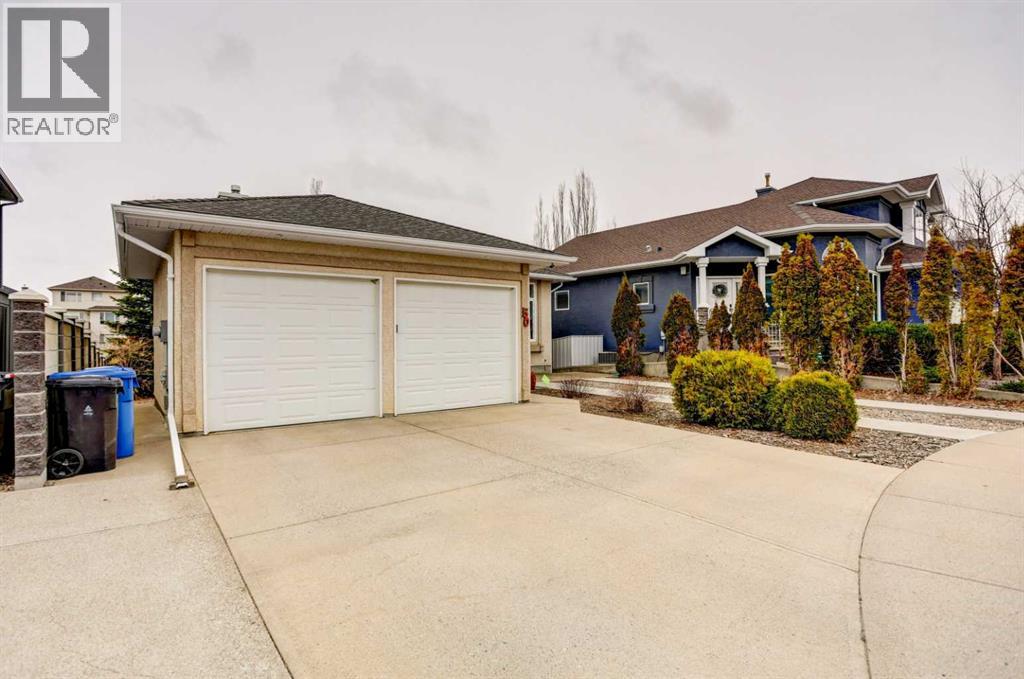 50 Sarcee Place W