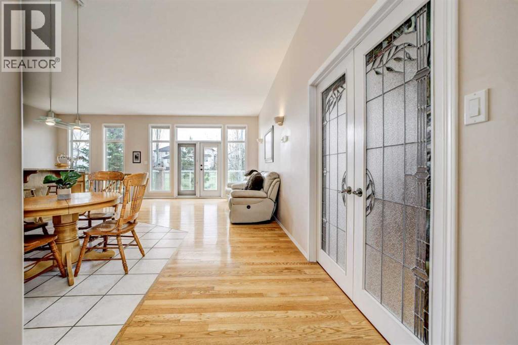 50 Sarcee Place W