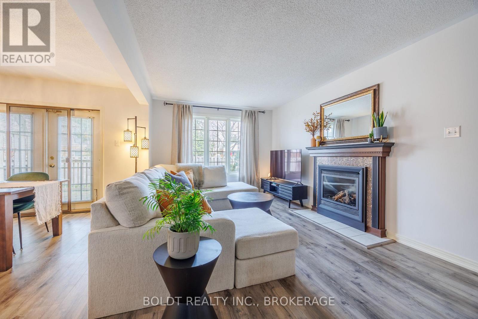 11 - 155 KILLARNEY ROAD