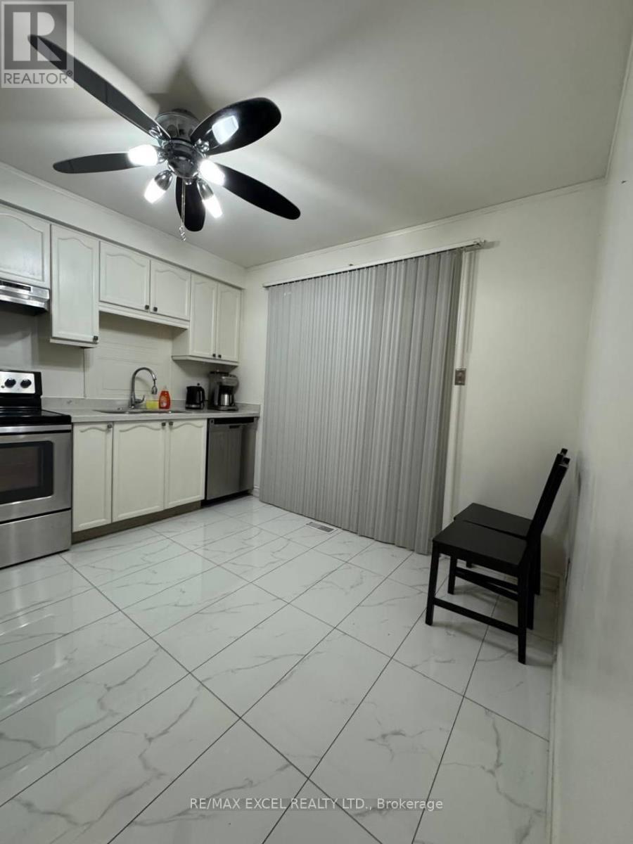 ROOM - 425 ELMWOOD COURT