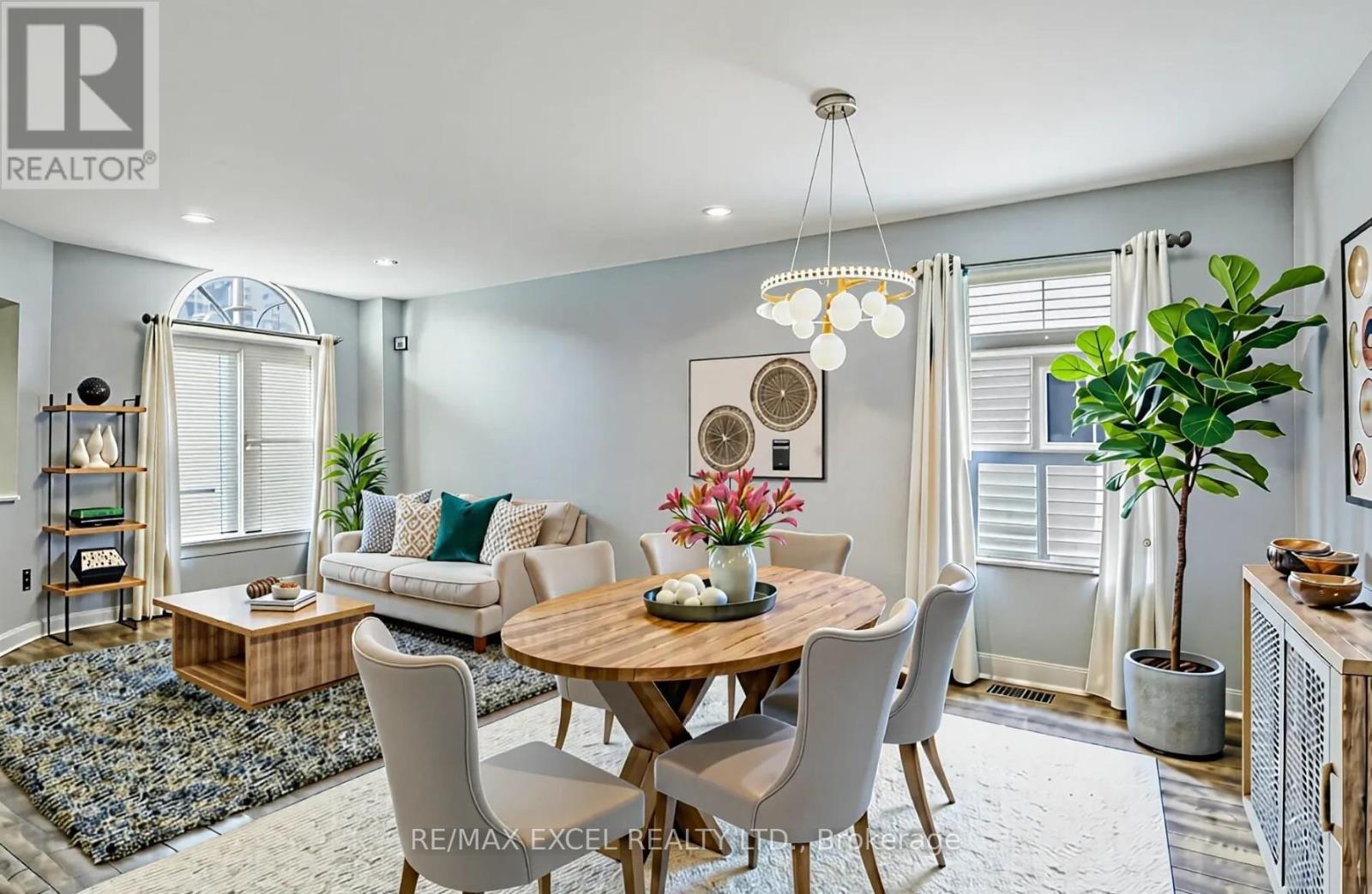 ROOM - 425 ELMWOOD COURT