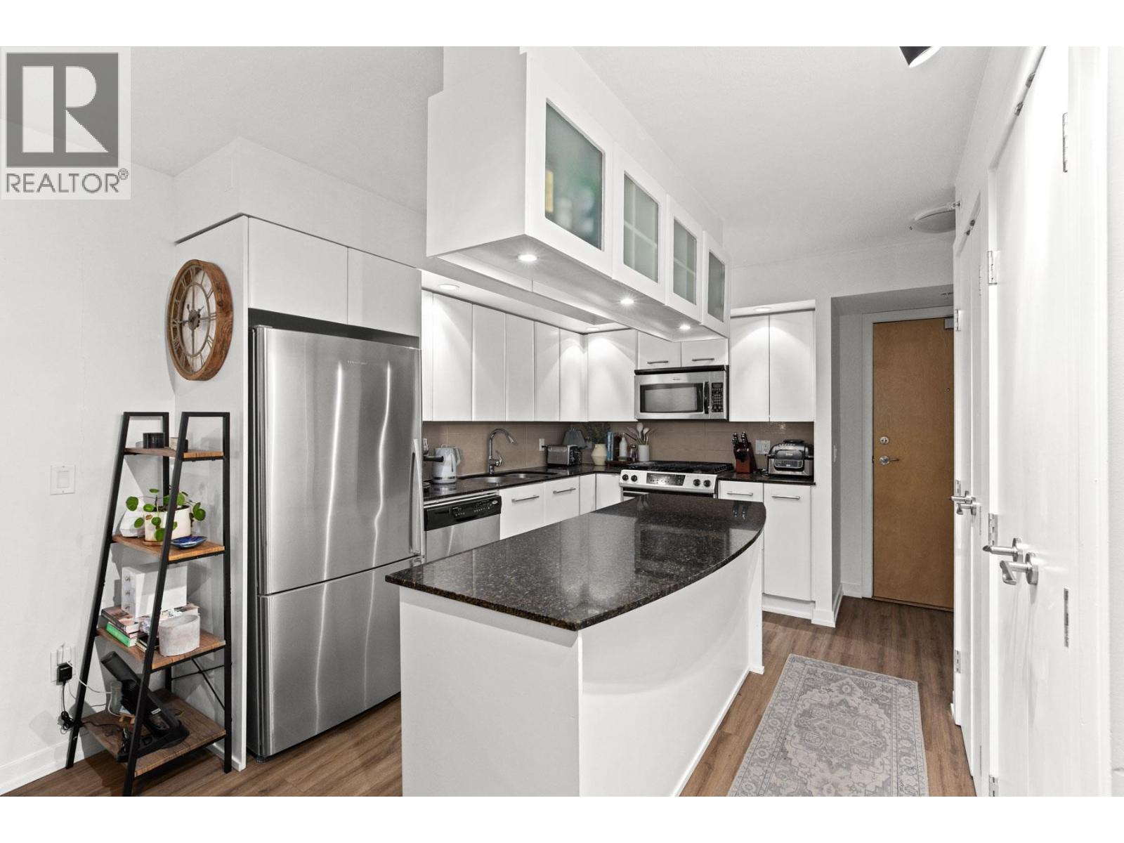 807 683 W VICTORIA PARK