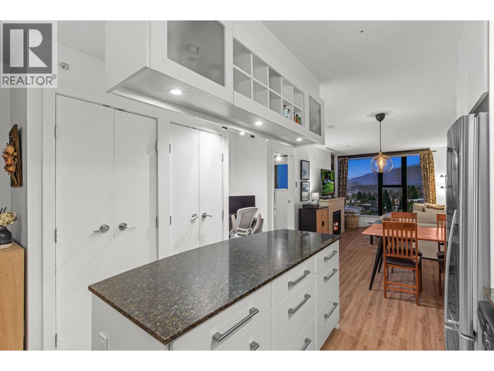 807 683 W VICTORIA PARK